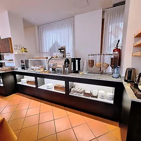 Hotel Italia 3*